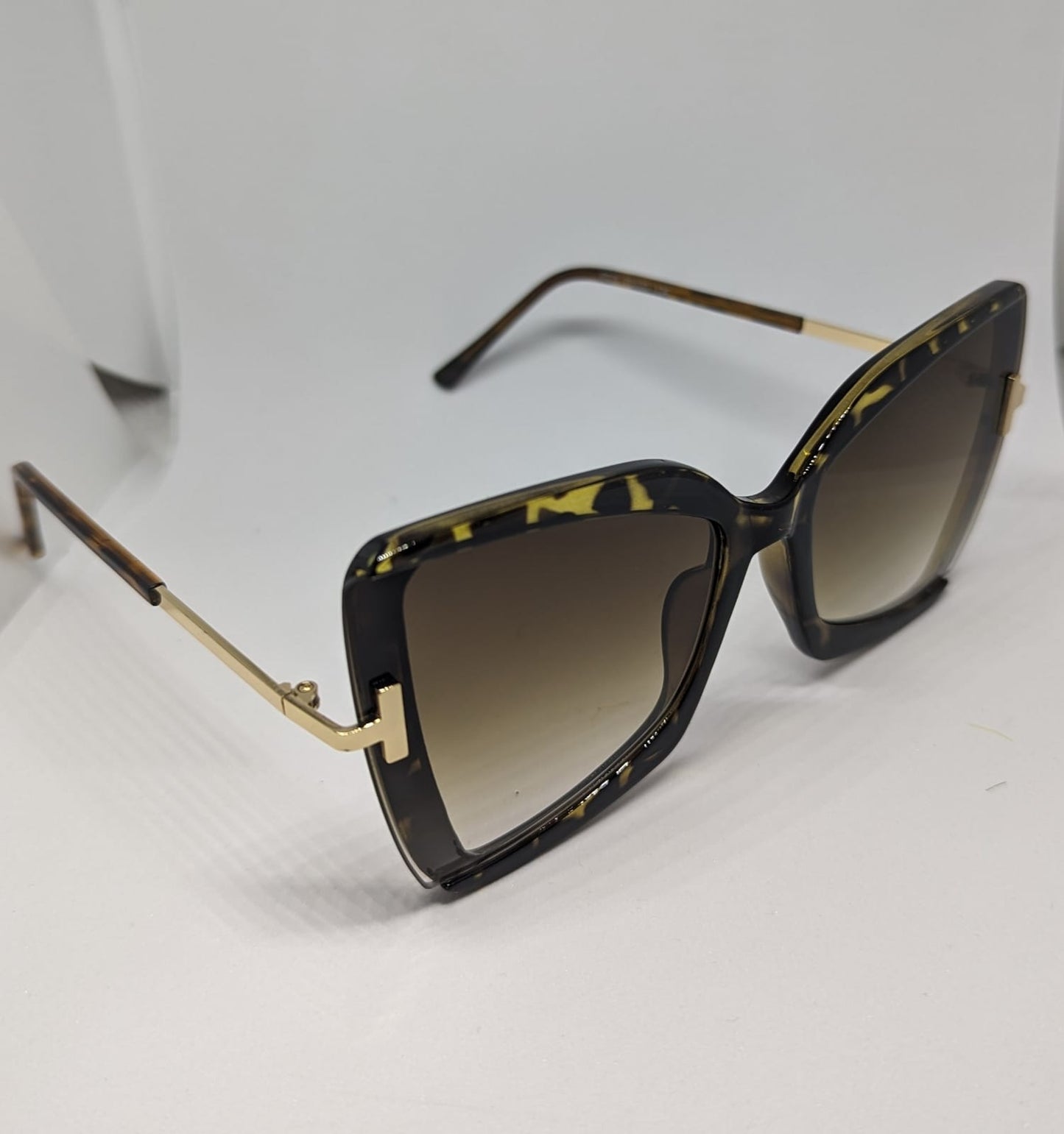 Oversized cat eye square sunglasses